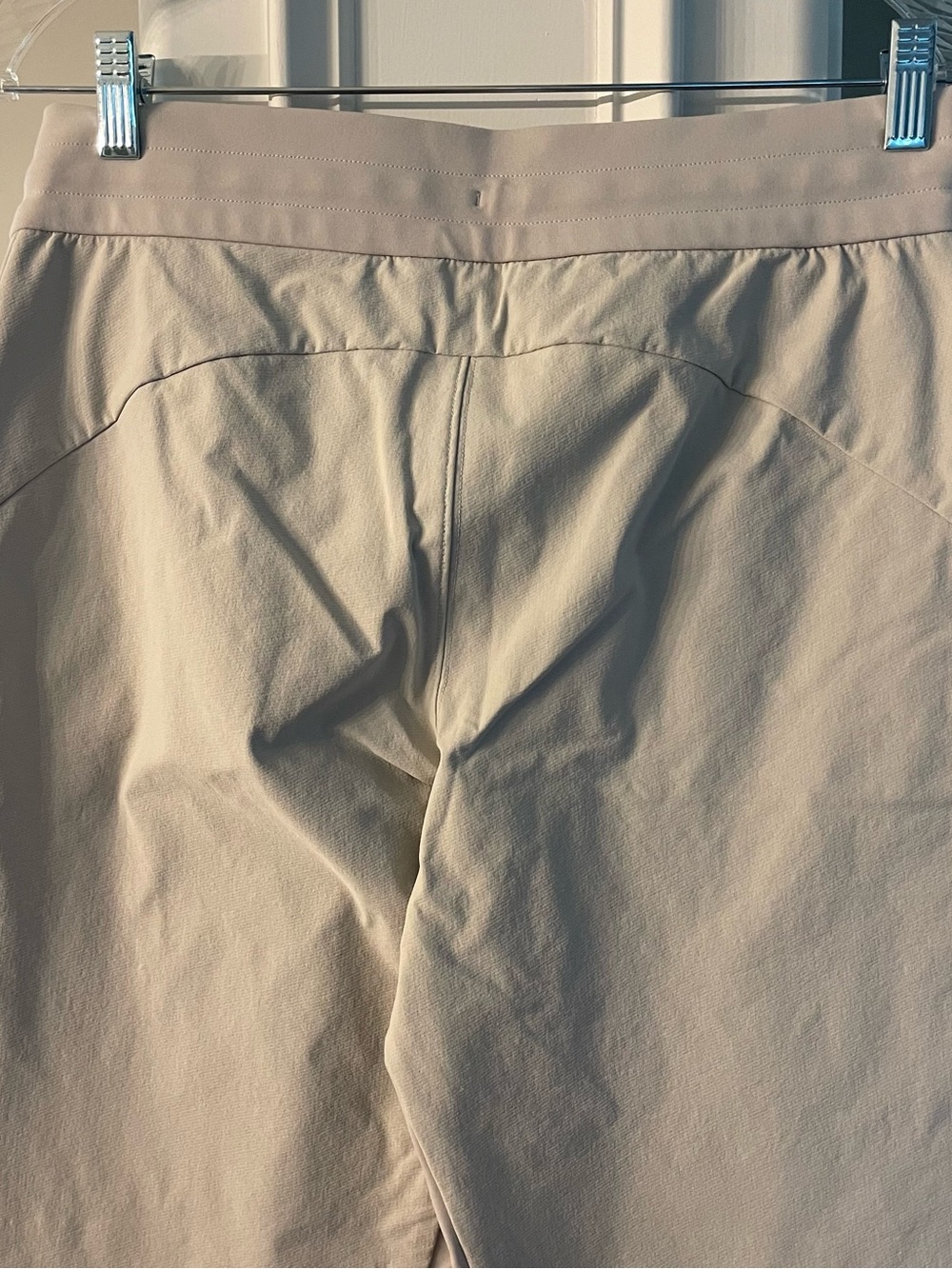 Athleta Women’s Light Beige Jogger Sweatpants with Zip Pockets - Picture 5 of 9